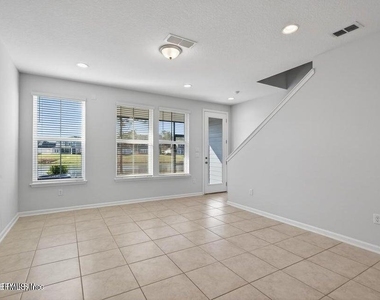 260 Brandon Lakes Drive - Photo Thumbnail 19