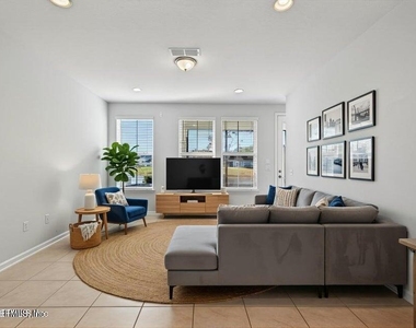260 Brandon Lakes Drive - Photo Thumbnail 20