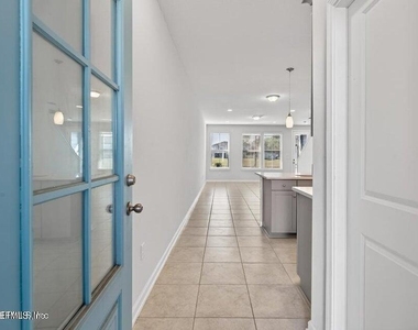 260 Brandon Lakes Drive - Photo Thumbnail 8