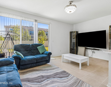 348 Anthony Drive - Photo Thumbnail 4
