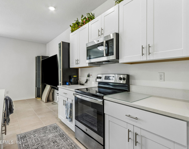 348 Anthony Drive - Photo Thumbnail 3