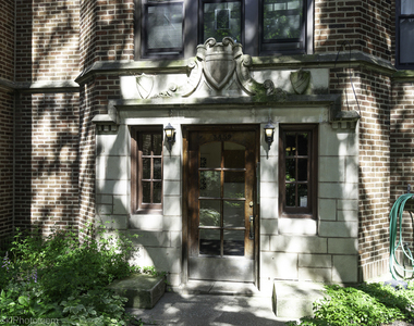 5459 S Ingleside Avenue - Photo Thumbnail 2