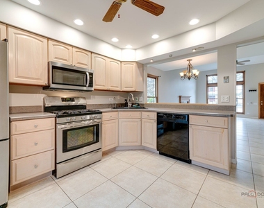 443 Orleans Avenue - Photo Thumbnail 8