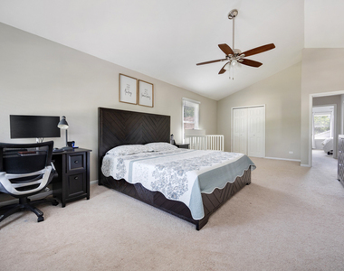 25w055 Canary Court - Photo Thumbnail 14
