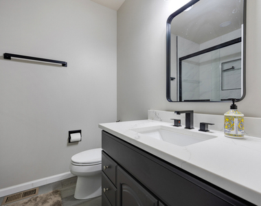 25w055 Canary Court - Photo Thumbnail 19