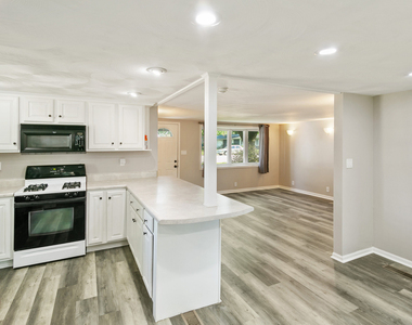 502 E High Street - Photo Thumbnail 2