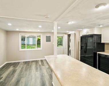 502 E High Street - Photo Thumbnail 3