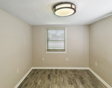 502 E High Street - Photo Thumbnail 7