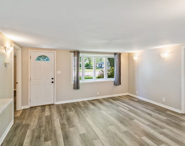 502 E High Street - Photo Thumbnail 5