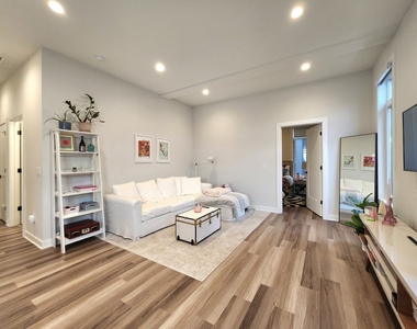 1348 W Roscoe Street - Photo Thumbnail 7