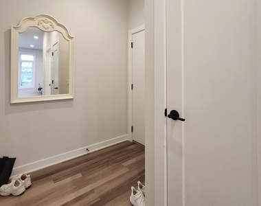 1348 W Roscoe Street - Photo Thumbnail 14