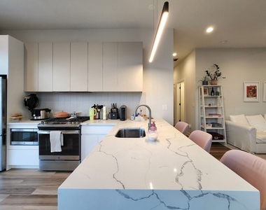 1348 W Roscoe Street - Photo Thumbnail 5