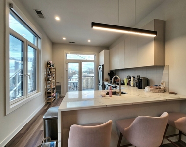 1348 W Roscoe Street - Photo Thumbnail 2