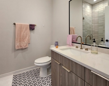 1348 W Roscoe Street - Photo Thumbnail 12
