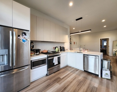 1348 W Roscoe Street - Photo Thumbnail 6
