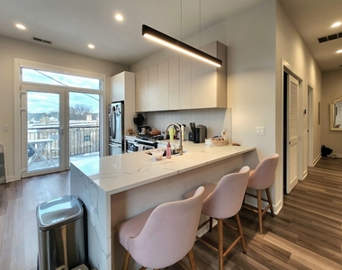 1348 W Roscoe Street - Photo Thumbnail 4