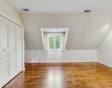 570 Hathaway Circle - Photo Thumbnail 34