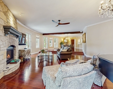570 Hathaway Circle - Photo Thumbnail 4