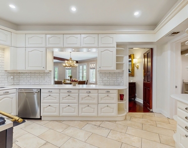 570 Hathaway Circle - Photo Thumbnail 11