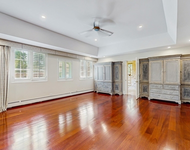 570 Hathaway Circle - Photo Thumbnail 15