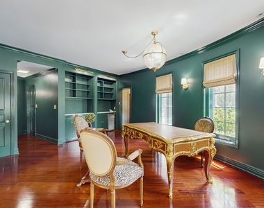 570 Hathaway Circle - Photo Thumbnail 12