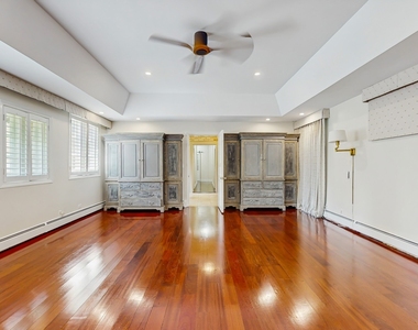570 Hathaway Circle - Photo Thumbnail 16