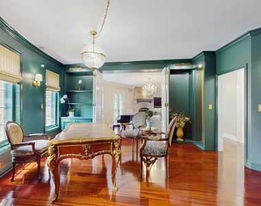 570 Hathaway Circle - Photo Thumbnail 13