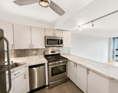230 E Ontario Street - Photo Thumbnail 5