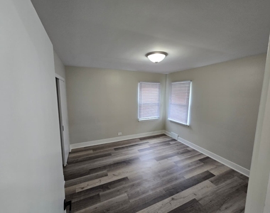 5522 Pershing Avenue - Photo Thumbnail 11