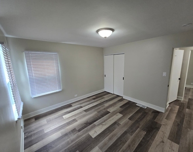 5522 Pershing Avenue - Photo Thumbnail 9