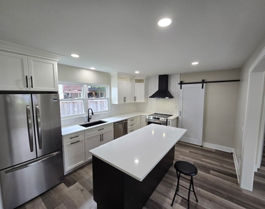 5522 Pershing Avenue - Photo Thumbnail 4