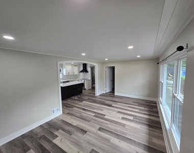 5522 Pershing Avenue - Photo Thumbnail 1