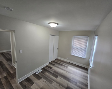 5522 Pershing Avenue - Photo Thumbnail 12