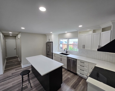 5522 Pershing Avenue - Photo Thumbnail 5