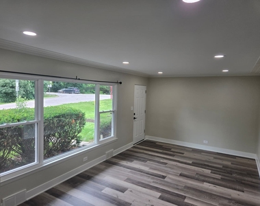 5522 Pershing Avenue - Photo Thumbnail 2