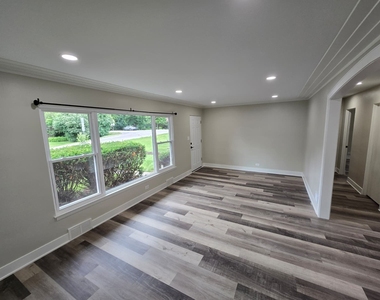5522 Pershing Avenue - Photo Thumbnail 3