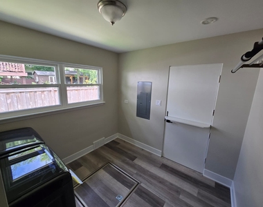 5522 Pershing Avenue - Photo Thumbnail 21