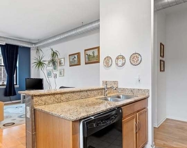 950 W Leland Avenue - Photo Thumbnail 7
