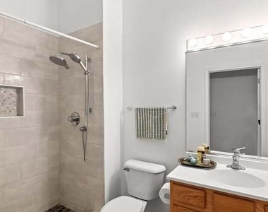 950 W Leland Avenue - Photo Thumbnail 16
