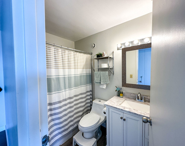 1122 N Clark Street - Photo Thumbnail 3