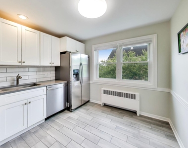 6407 N Normandy Avenue - Photo Thumbnail 5