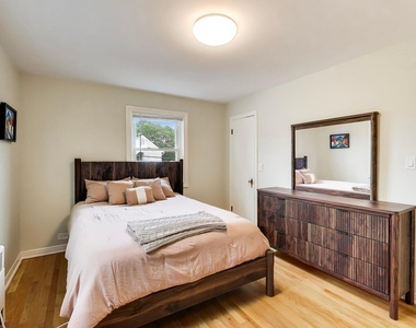 6407 N Normandy Avenue - Photo Thumbnail 9