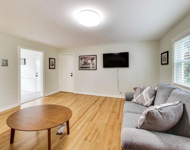 6407 N Normandy Avenue - Photo Thumbnail 4