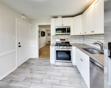 6407 N Normandy Avenue - Photo Thumbnail 7