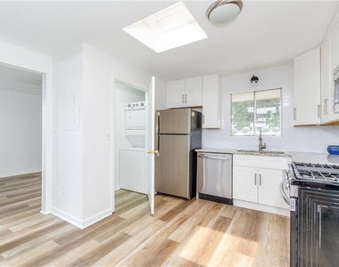 346 Carpenter Drive - Photo Thumbnail 10