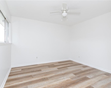 346 Carpenter Drive - Photo Thumbnail 15