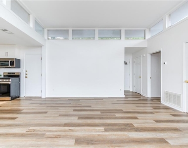 346 Carpenter Drive - Photo Thumbnail 24