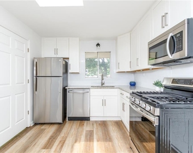 346 Carpenter Drive - Photo Thumbnail 5