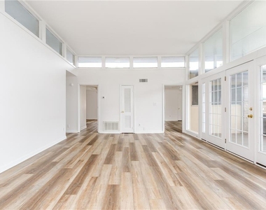 346 Carpenter Drive - Photo Thumbnail 13