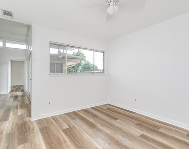 346 Carpenter Drive - Photo Thumbnail 17
